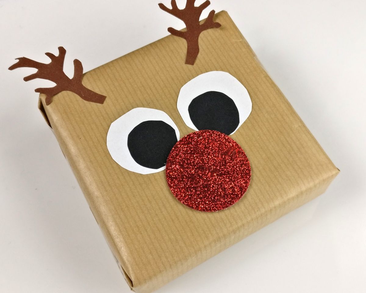 Jak zapakować prezent w kształcie renifera