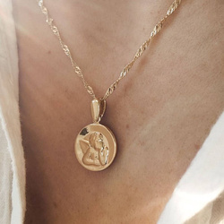 Medalik pozłacany z aniołkiem okrągły