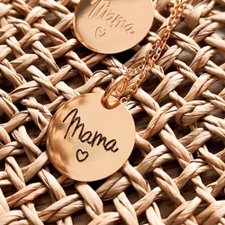 Naszyjnik pozłacany Mama z czarnym grawerem