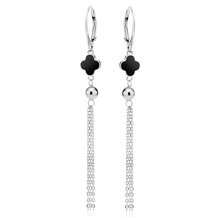 Srebrne pr.925 kolczyki z czarną emalią, kulką i łańcuszkami