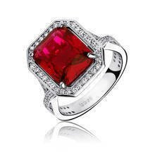 Pierścionek srebrny w stylu vintage duże rubinowe oczko