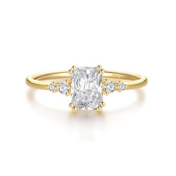 Pierścionek Lyra pozłacany z białą cyrkonią typu baguette