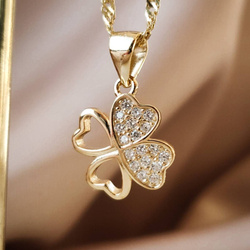 Zawieszka pozłacana czterolistna koniczynka z białymi cyrkoniami