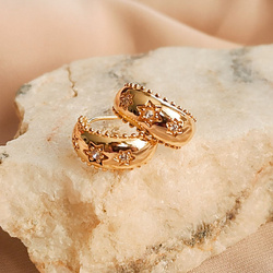 Kolczyki pozłacane otwarte ozdobne kółka z gwiazdkami