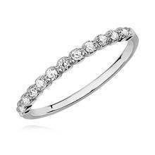 Srebrny minimalistyczny pierścionek pr.925 z małymi białymi cyrkoniami